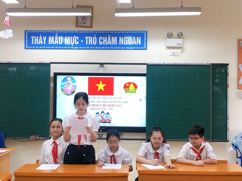 Liên đội trường Tiểu học Nguyễn Bá Ngọc tích cực hưởng ứng hoạt động "Lớp em treo ảnh Bác Hồ"