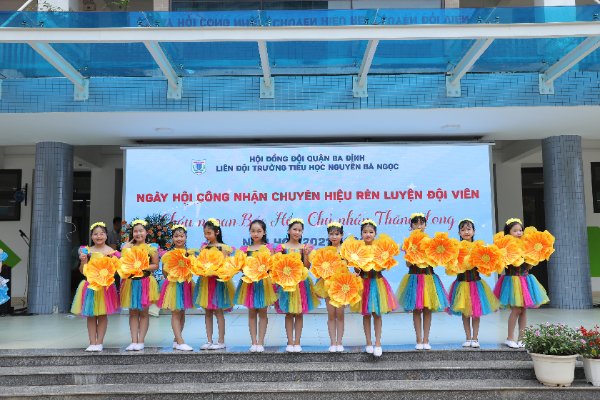 Trường Tiểu học Nguyễn Bá Ngọc tổ chức Ngày hội công nhận chuyên hiệu rèn luyện đội viên