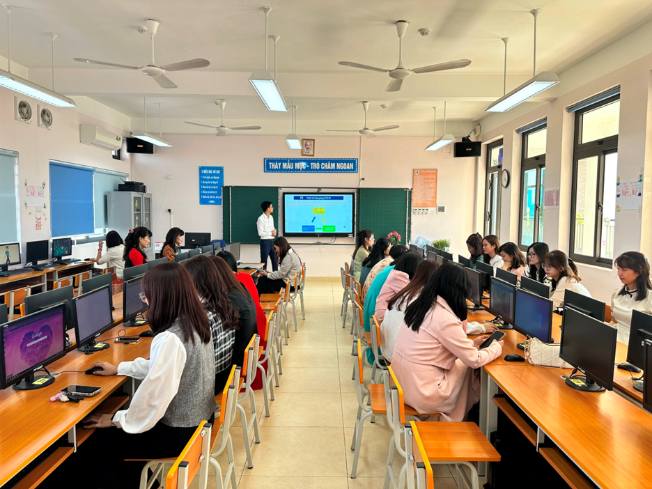 Trường Tiểu học Nguyễn Bá Ngọc tổ chức Ngày hội tập huấn công nghệ thông tin và thiết kế bài giảng STEM