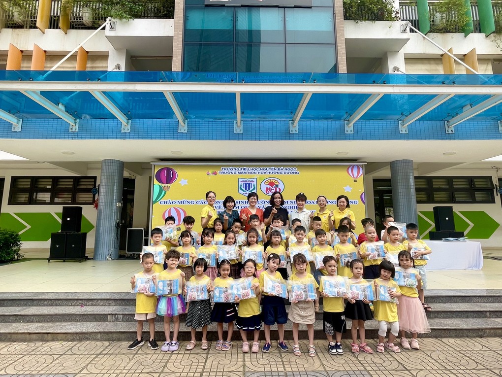 Hoạt động tham quan Trường Tiểu học của các bé Trường Mầm non Hoa Hướng Dương